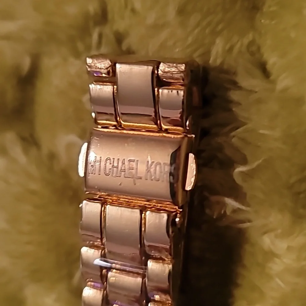 NEW Michael Kors Watch MK-769-126 Chronograph Style‎ Watch Goldtone
